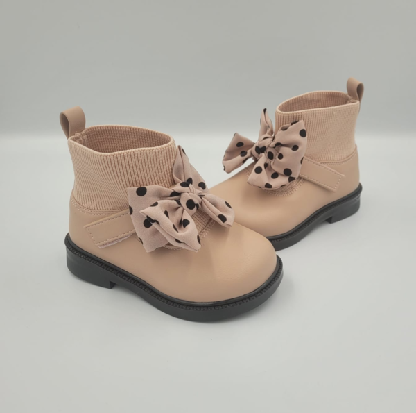 b6eb6c95-60cb-442f-9317-859bef81b44b_1