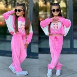Compleu Barbie din catifea ,  2 piese pentru fete, format din : – pantaloni lungi- talie cu elastic si snur propriu,  reglabil doua buzunare deschise lateral si mansete la glezna