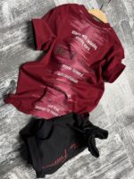 Set cu tricou și pantaloni scurți din tricot de bumbac.