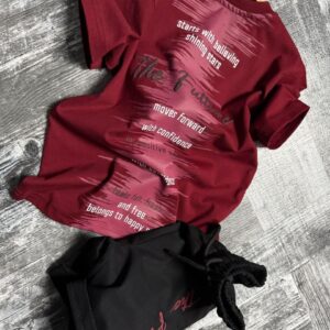 Set cu tricou și pantaloni scurți din tricot de bumbac.