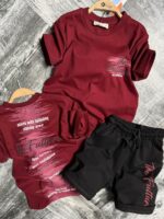 Set cu tricou și pantaloni scurți din tricot de bumbac.