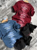 Set cu tricou și pantaloni scurți din tricot de bumbac.