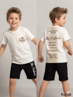 Set cu tricou și pantaloni scurți din tricot de bumbac.