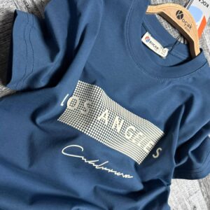 Set cu tricou și pantaloni scurți din tricot de bumbac.