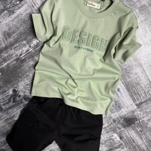 Set cu tricou și pantaloni scurți pentru baieti "Design"- verde/negru